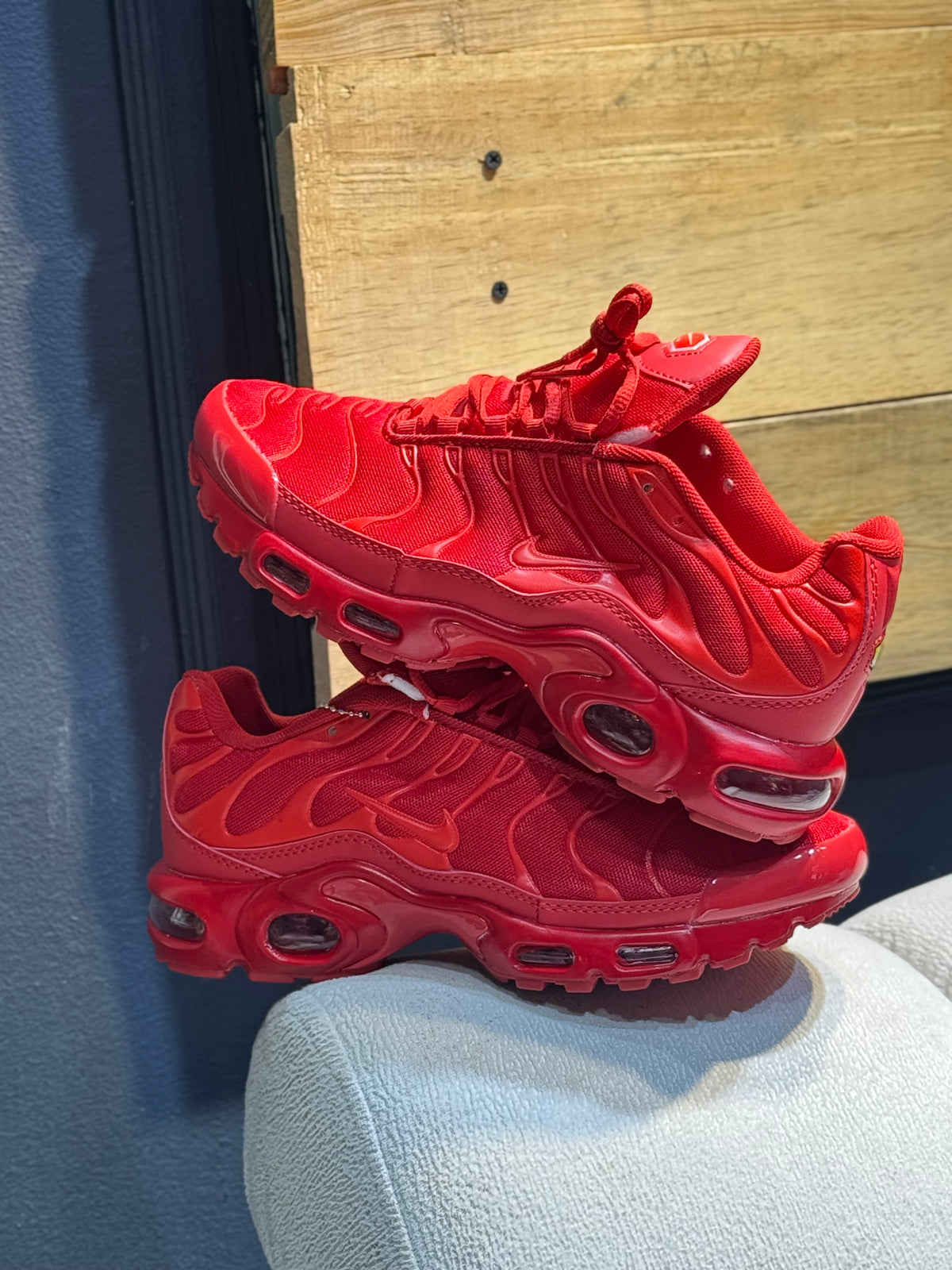 Nike tn red