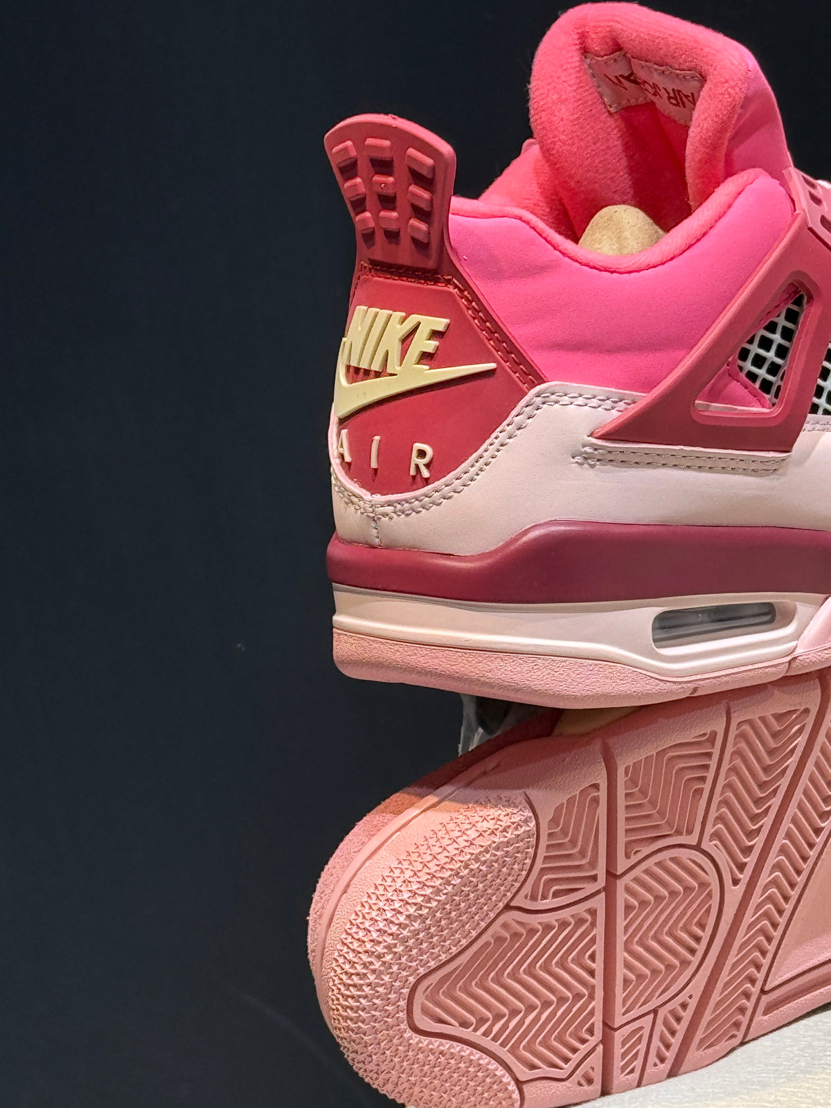 Jordan retro 4 triple pink