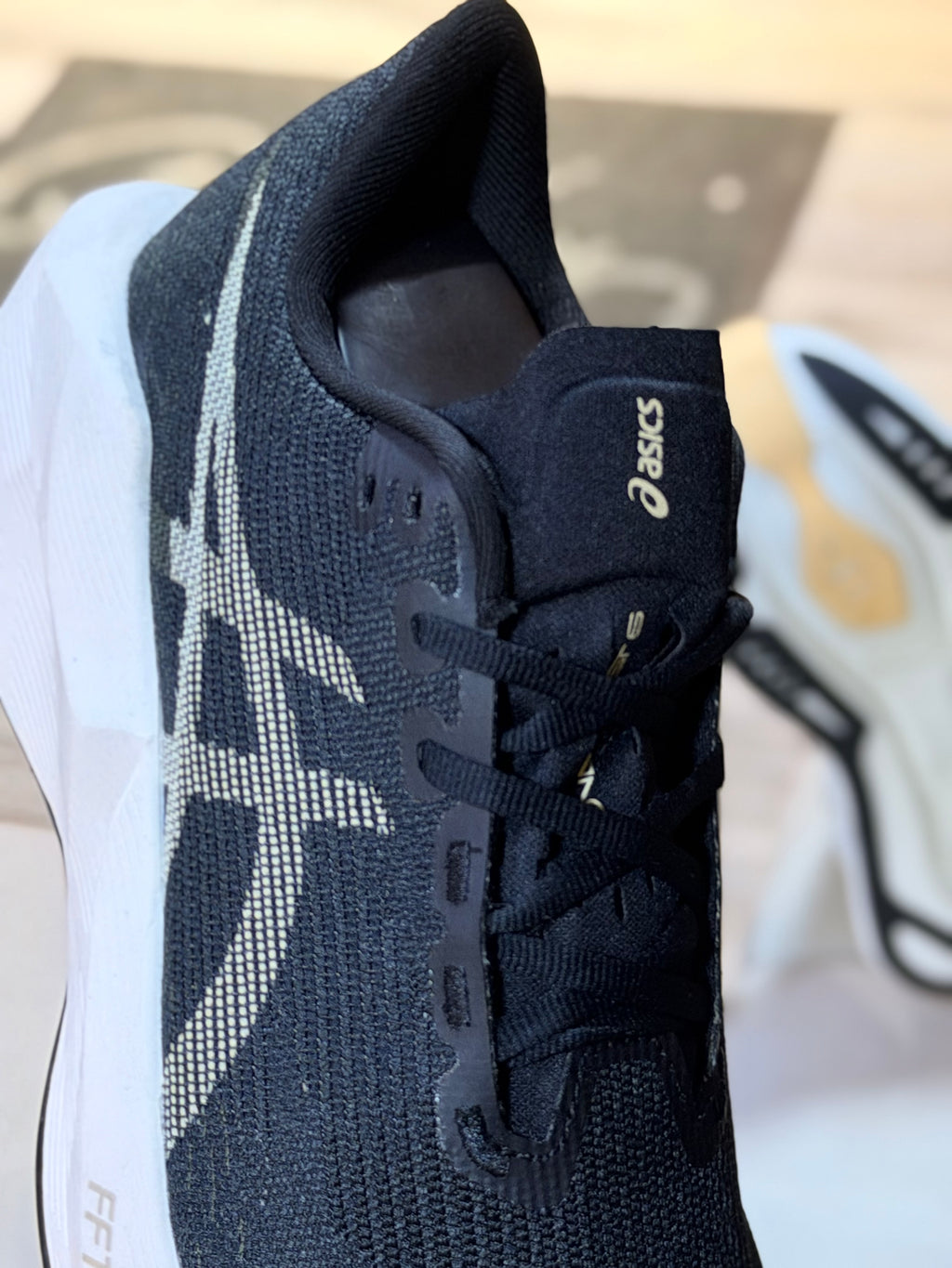 Asics nova Blast 6