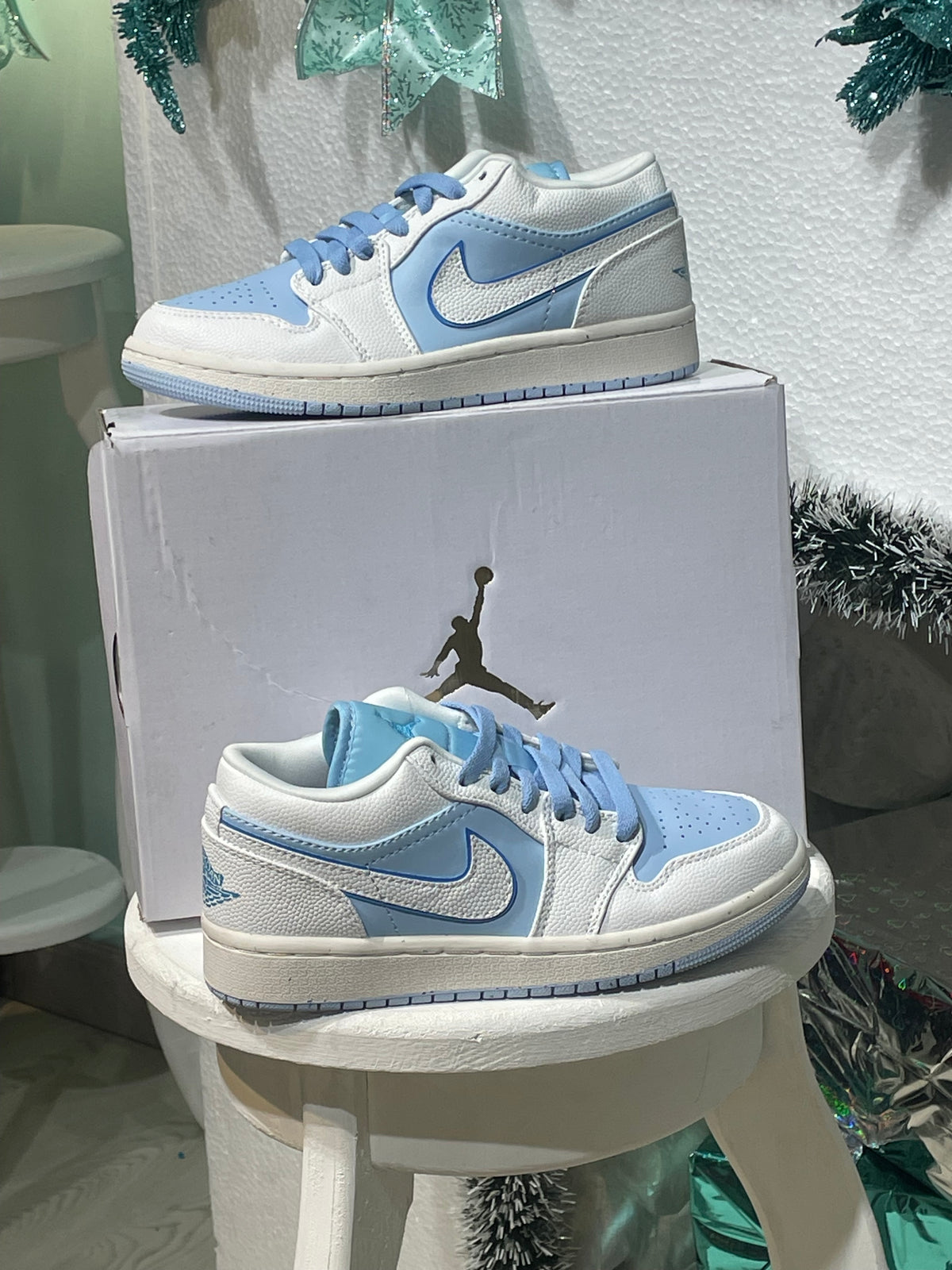 Jordan retro 1 low ice blue
