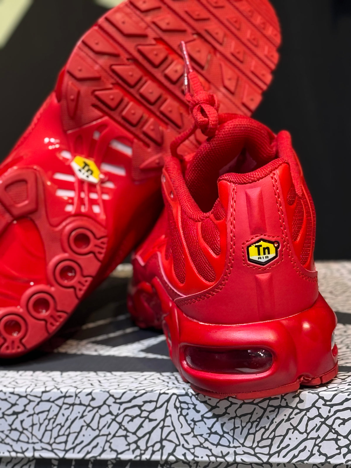 Nike tn red