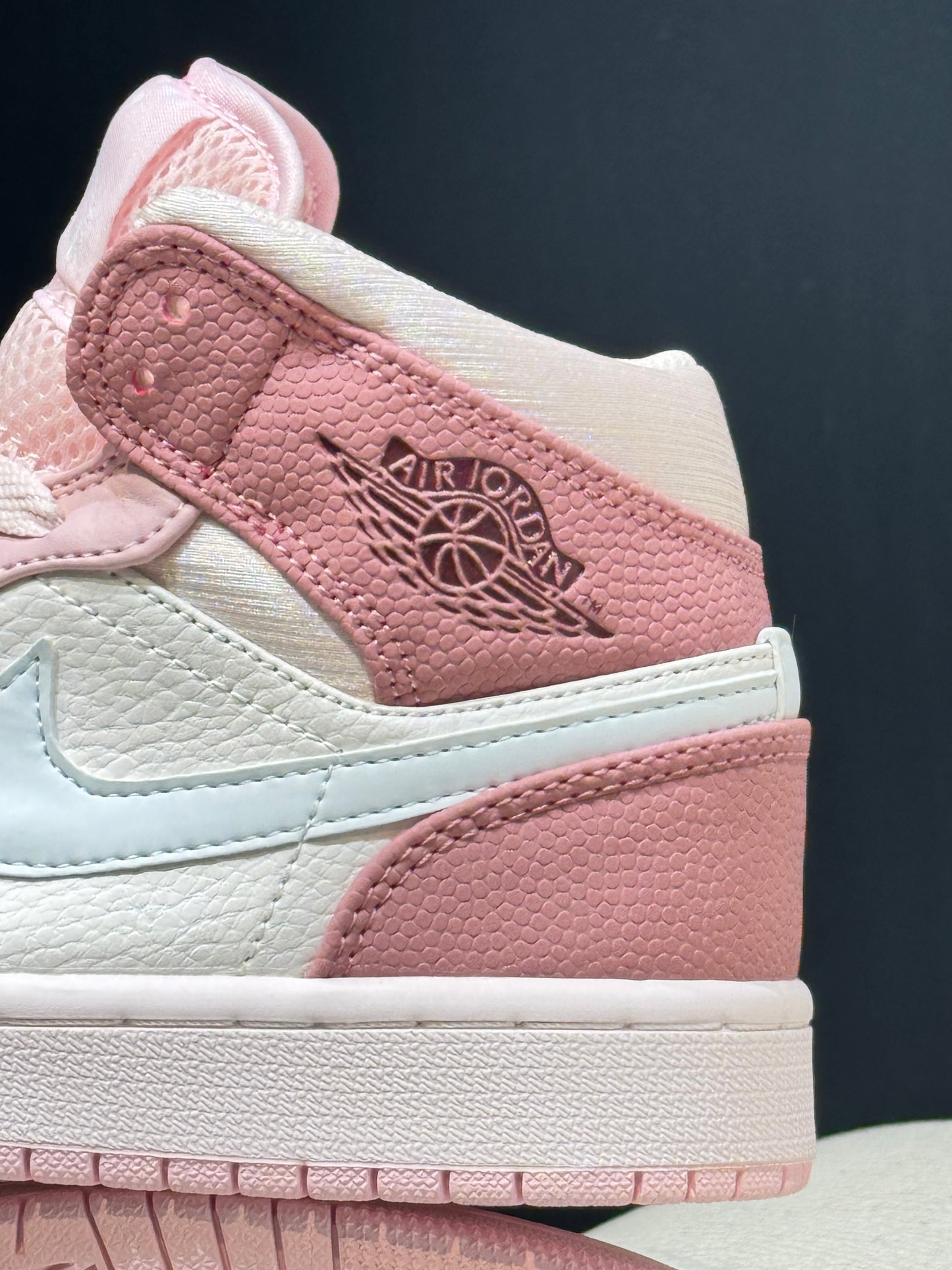 Jordan retro 1 digital pink