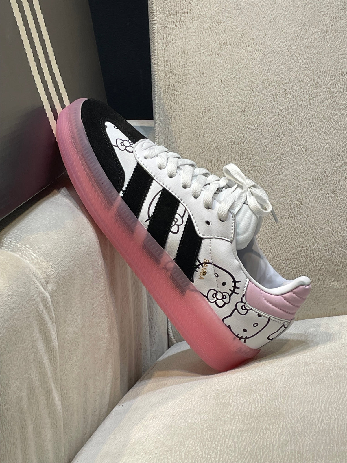 Adidas samba x hello kitty