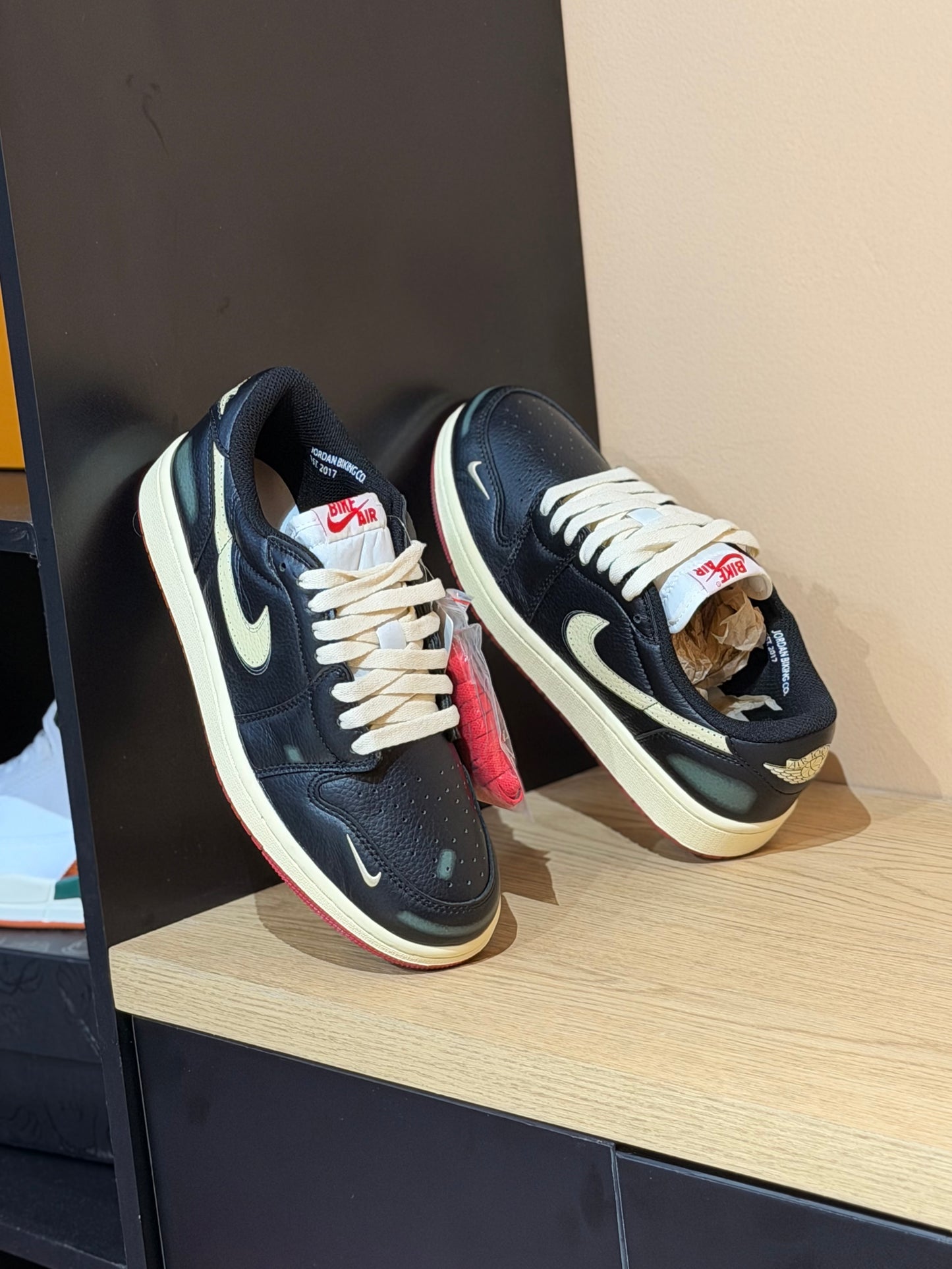 Jordan retro 1 low bike
