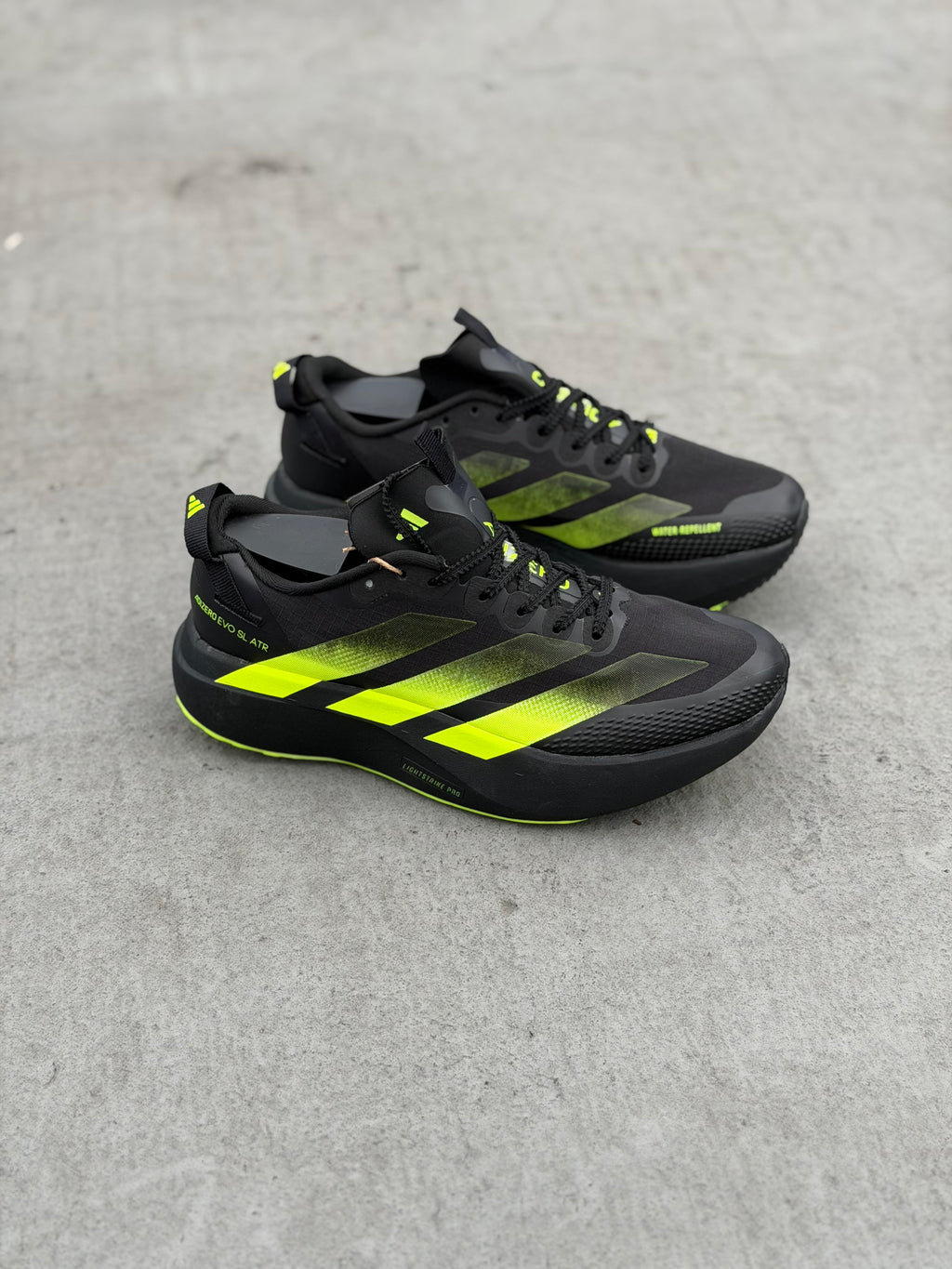 ADIDAS SL
