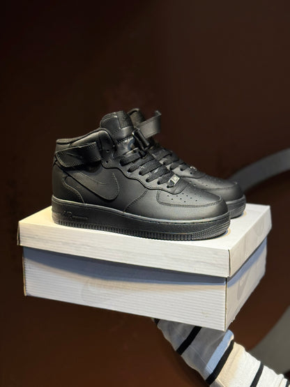 Nike Air Force ona black