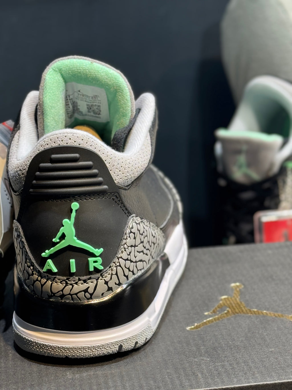 Jordan retro 3 green glow