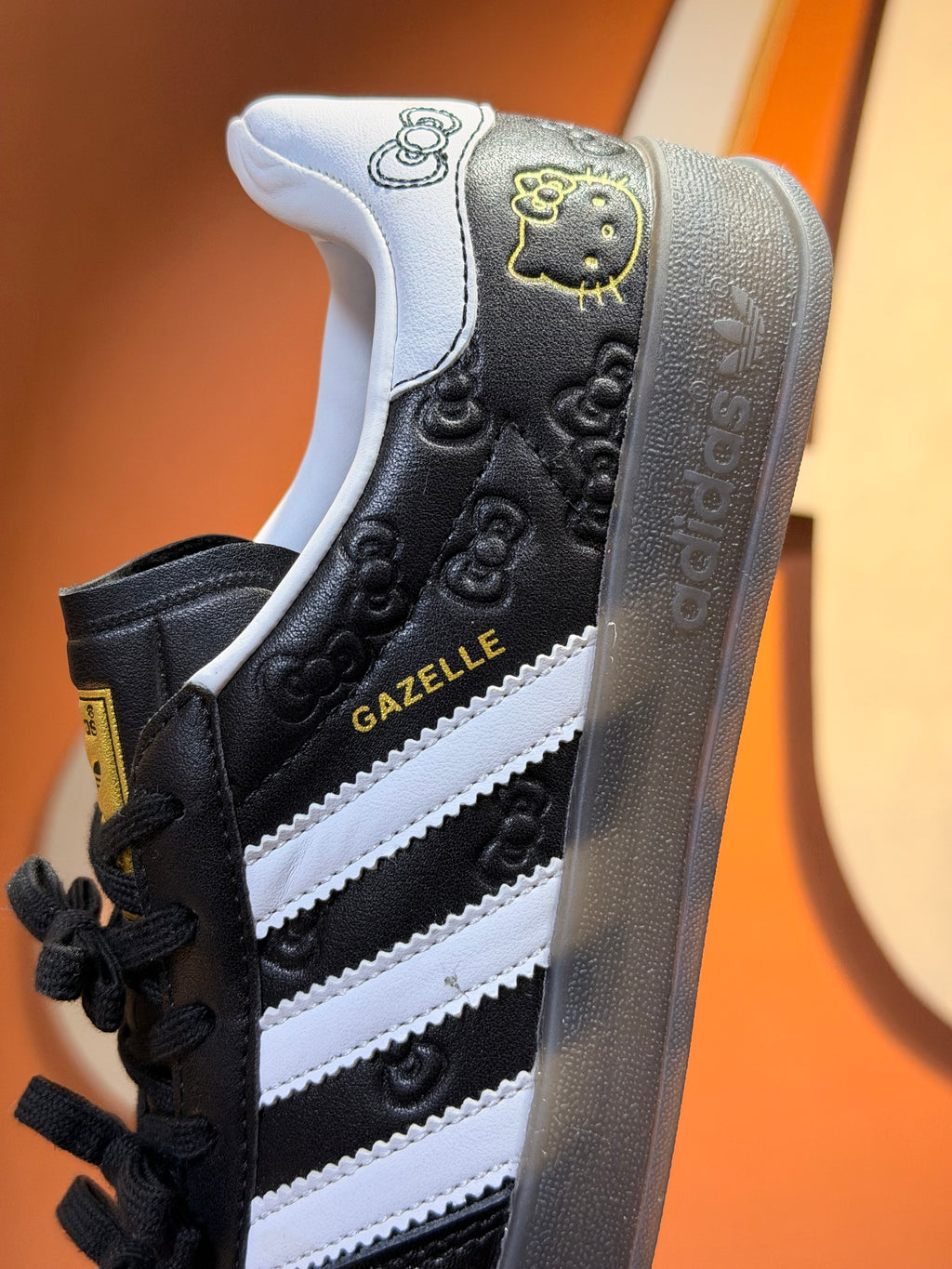 Adidas Gazelle x hello kitty