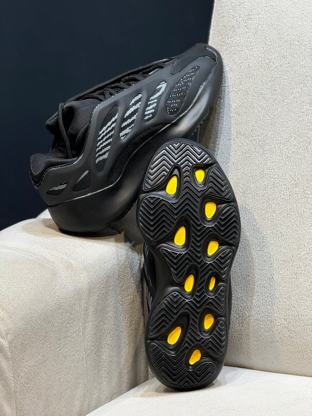 Adidas Yeezy 700