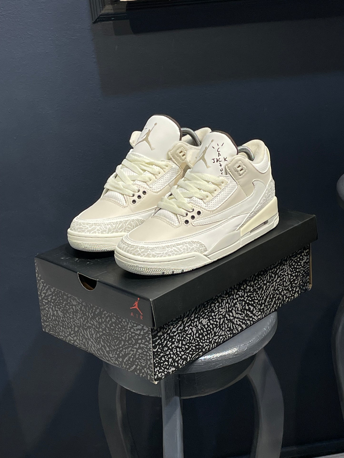 Jordan retro 3 x travis scott