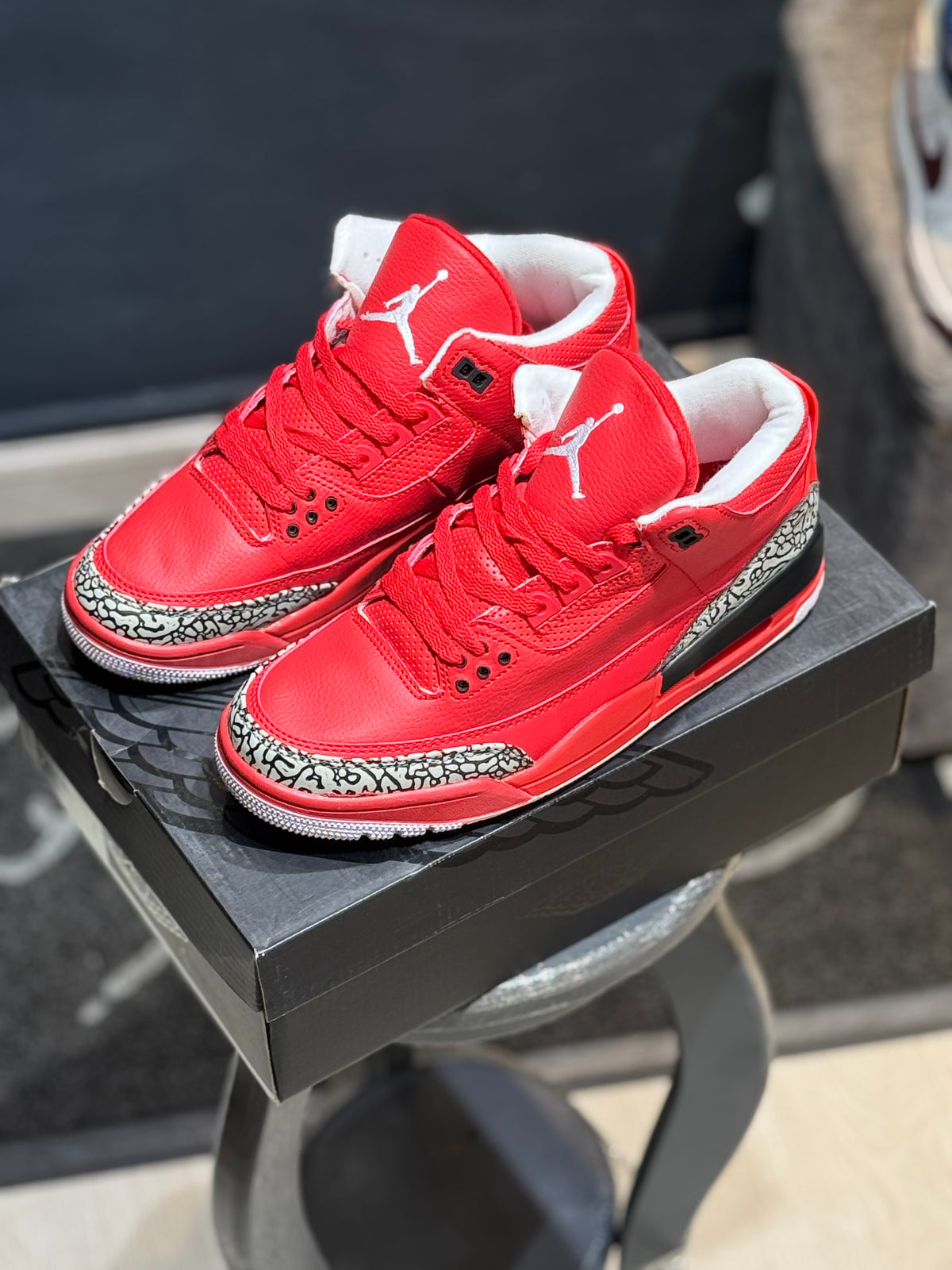 Jordan retro 3 university red