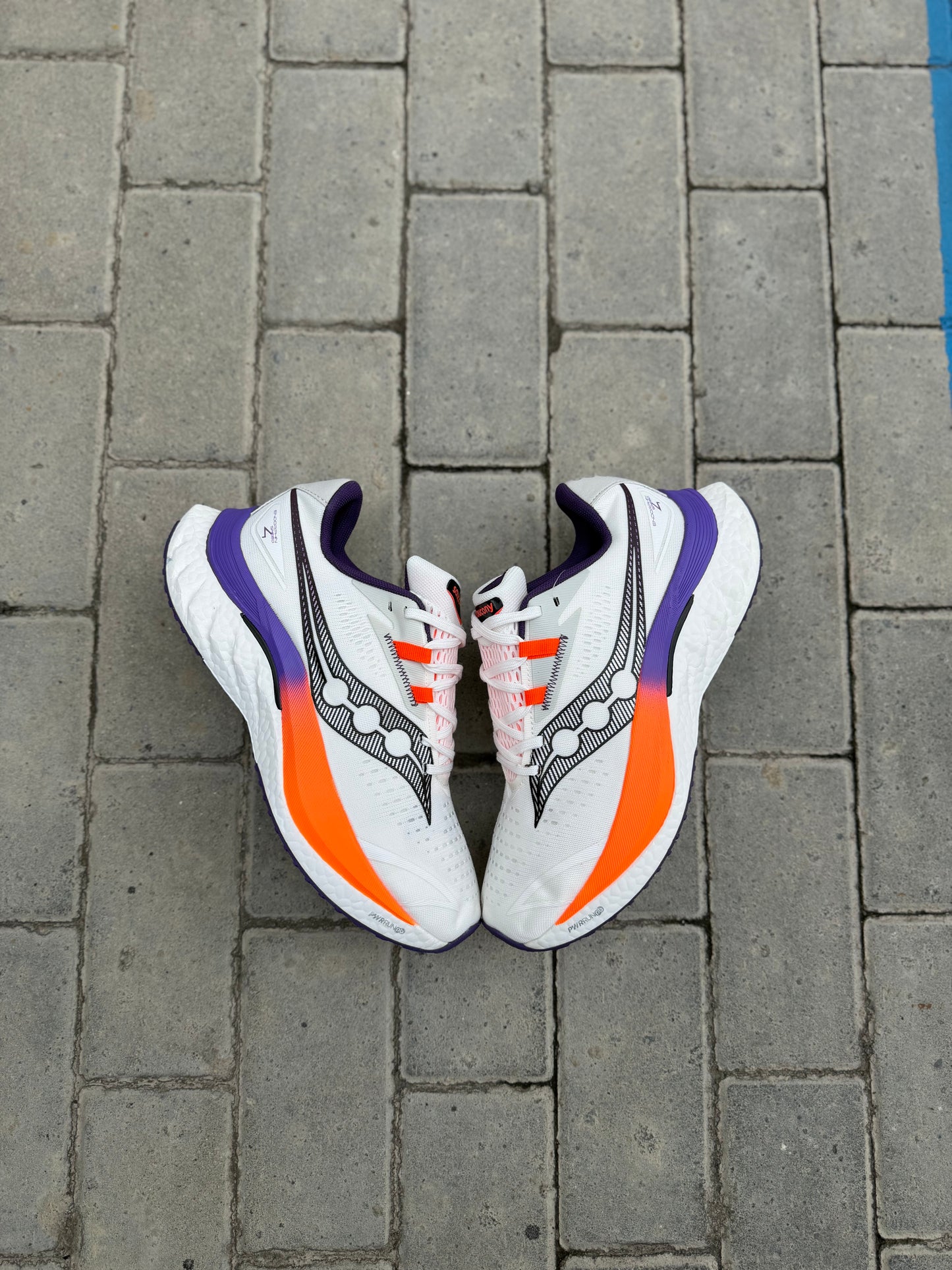 SAUCONY