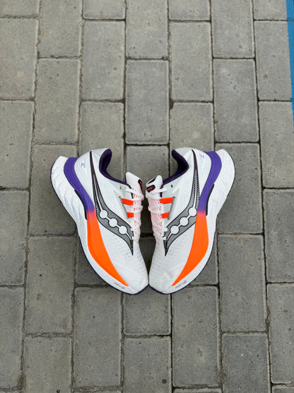 SAUCONY