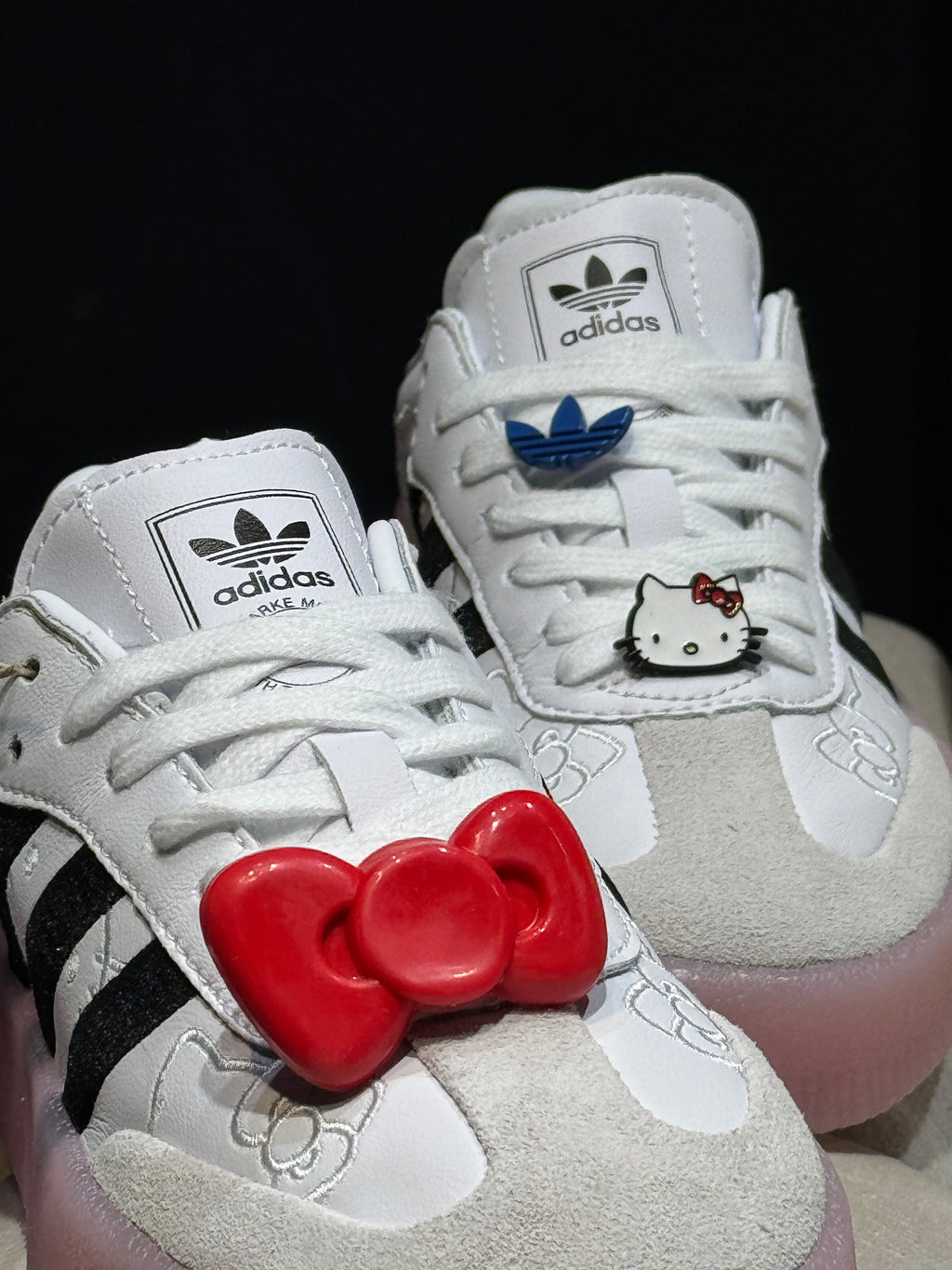 Adidas samba x hello kitty