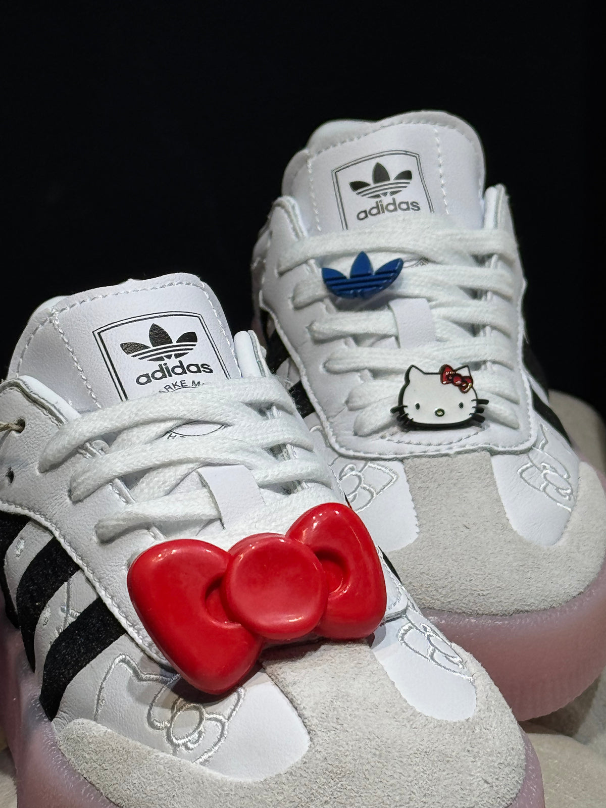 Adidas samba x hello kitty