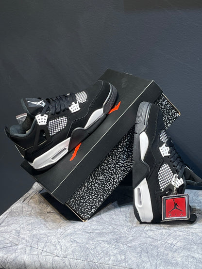 Jordan retro 4 white thunder black