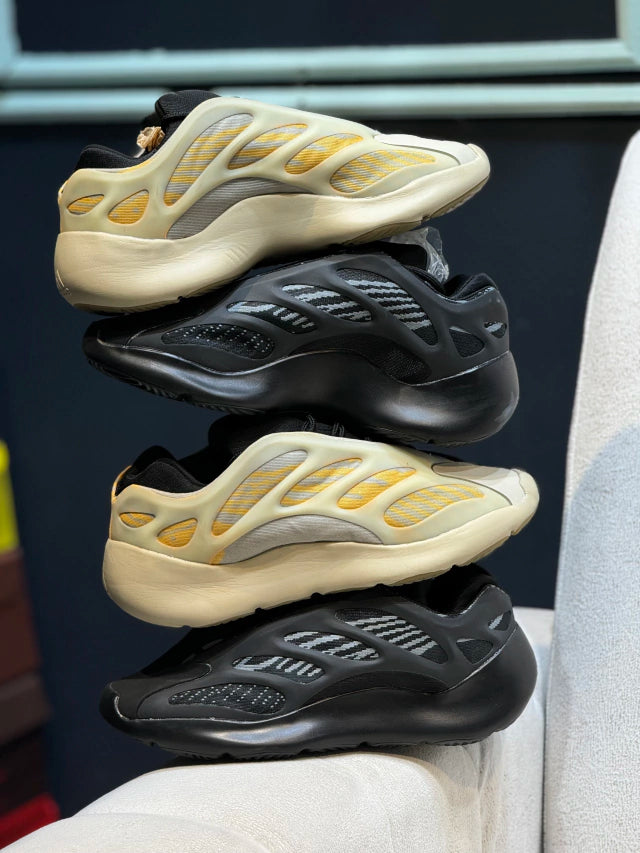 Adidas Yeezy 700