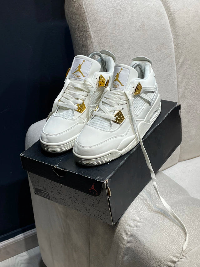 Jordan Retro 4 Beige Dorado