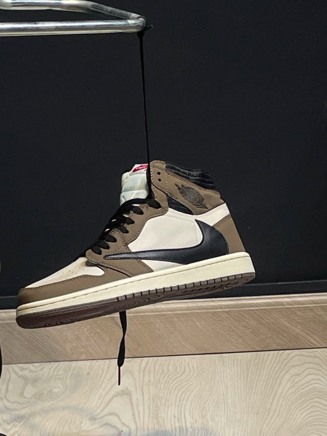 Jordan Retro 1 x Travis Scott