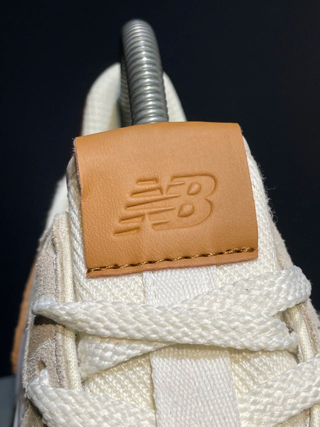 New Balance 327