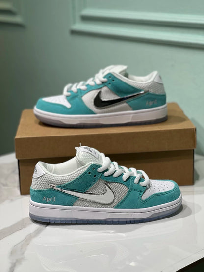 Nike Dunk SB April