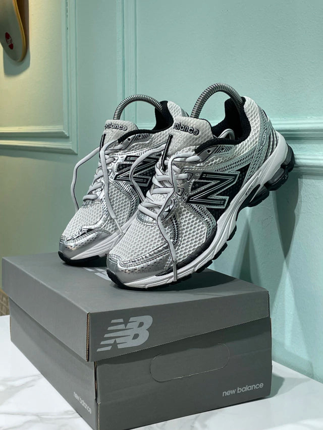 New Balance 860