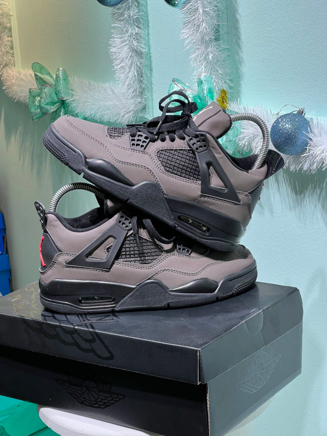 Jordan Retro 4 x Travis Scott