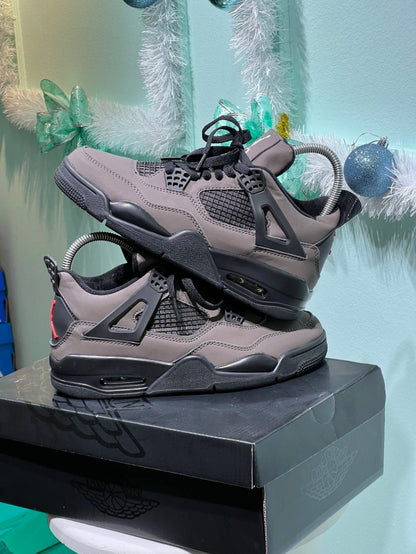 Jordan Retro 4 x Travis Scott